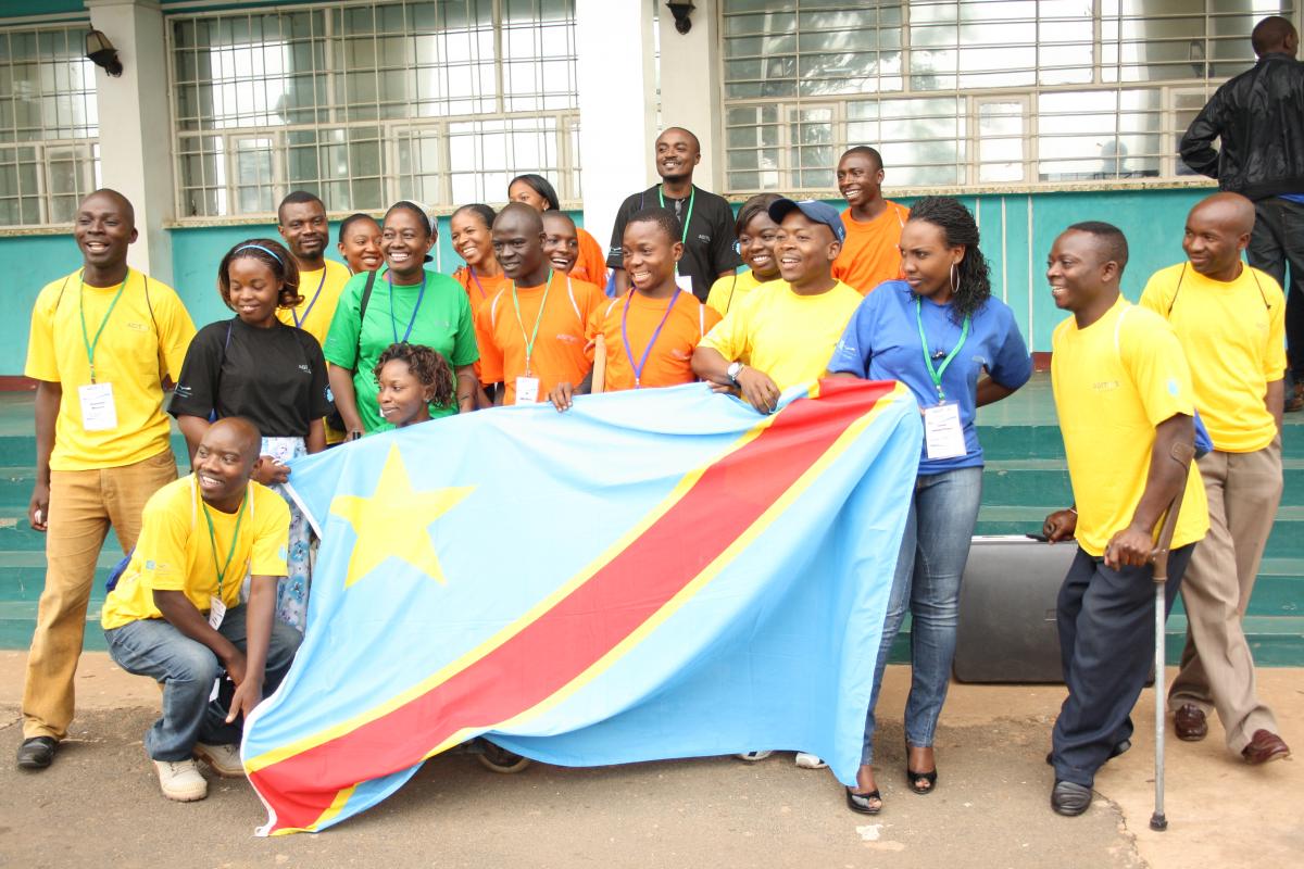 Atletas y personal de RD Congo en el taller juvenil de Kigali.