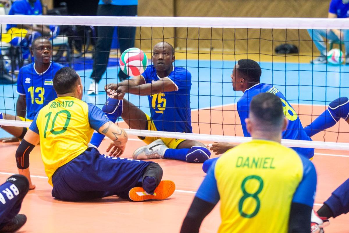 El capitán ruandés Emile Cadet Vuningabo en acción.