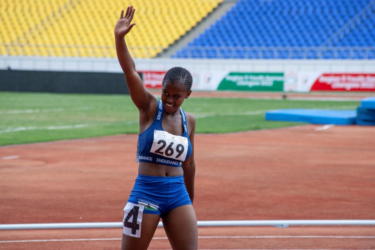 Hlompho Kete, de Lesoto, sonríe tras una carrera.