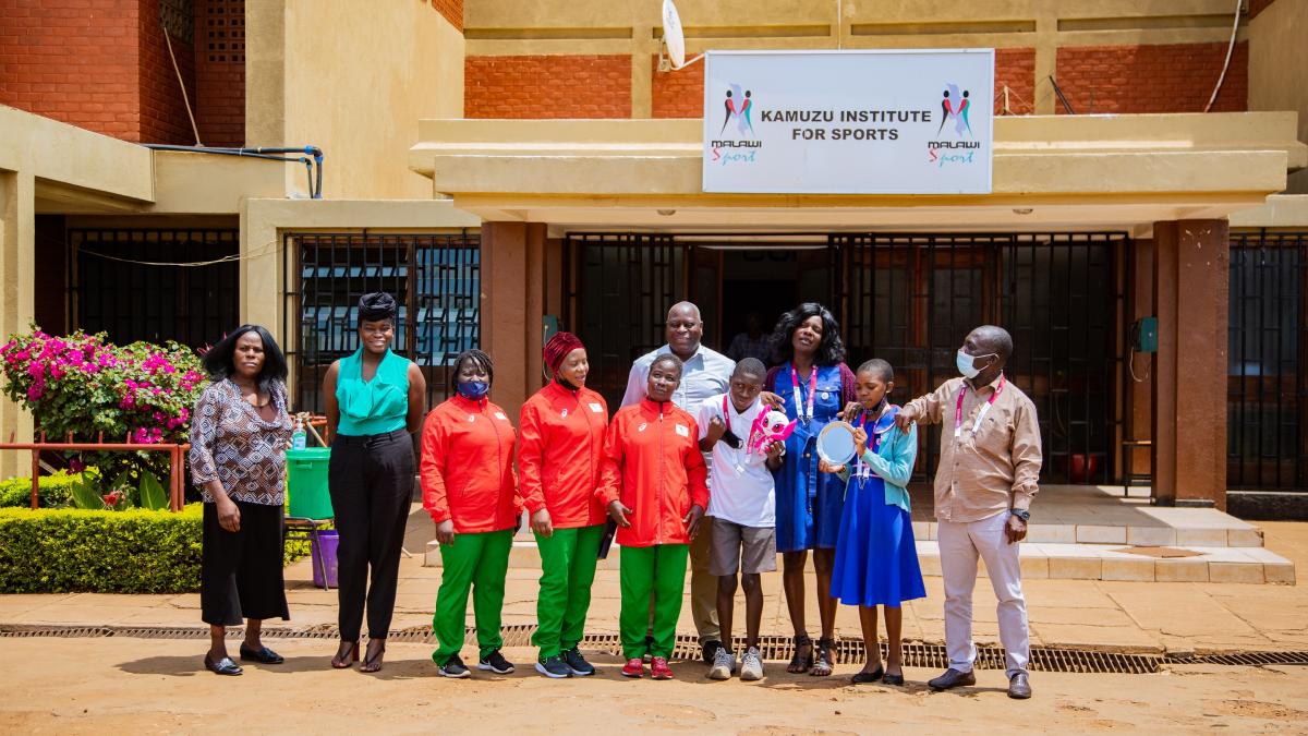 Celebrating Malawi’s I’mPOSSIBLE education award.