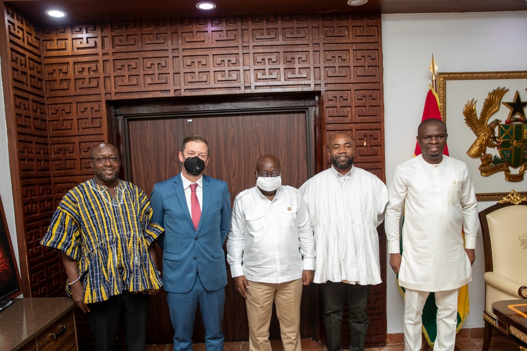 Andrew Parsons, President Nana Addo Dankwa Akufo-Addo, Samson Deen and Mustapha Ussif join a group photograph.